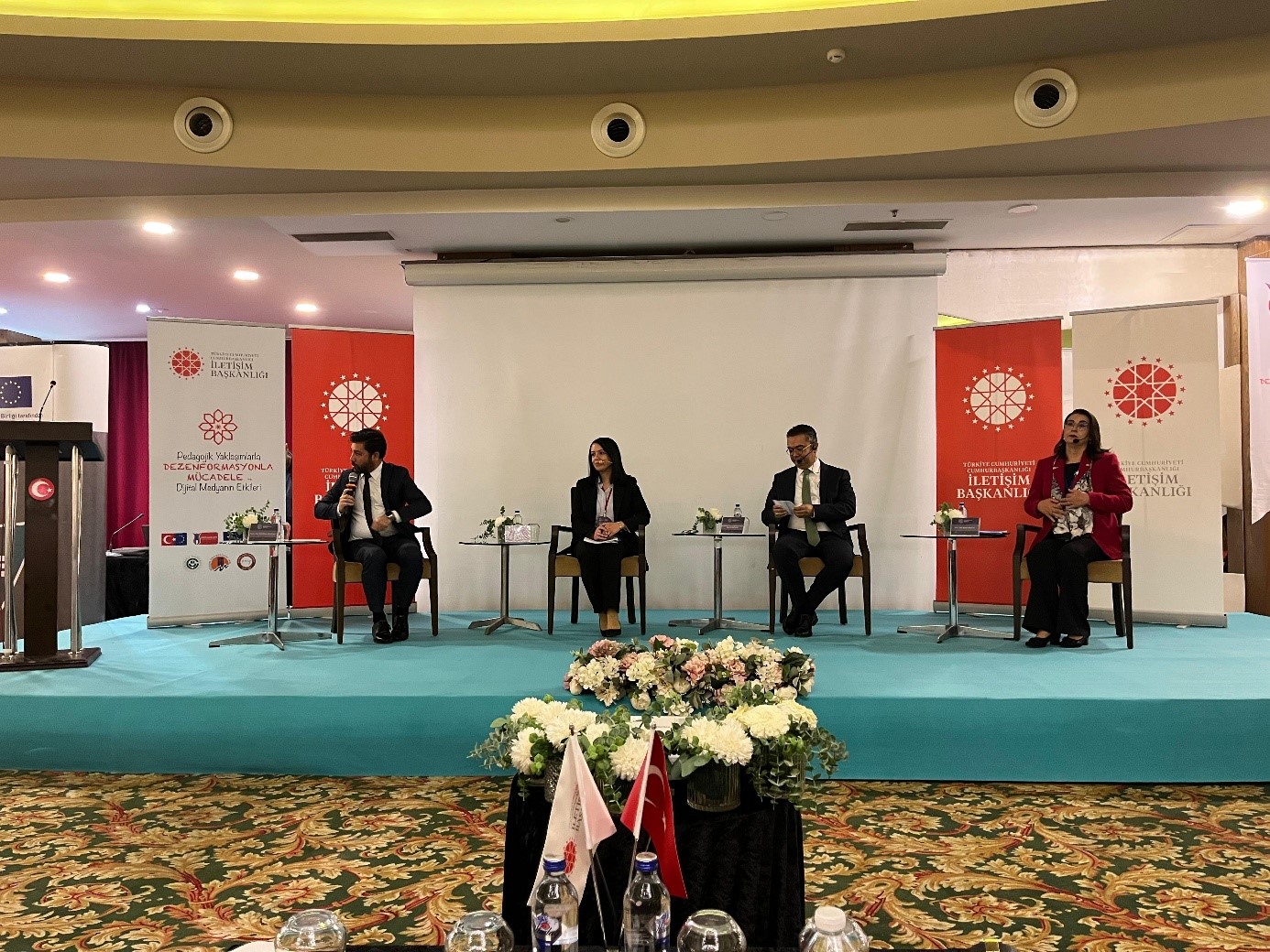 “Pedagojik Yaklaşımlarla Dezenformasyonla Mücadele: Dijital Medyanın Etkileri” Başlıklı Projenin Zirvesi Fakültemizin Katılımı ile Gerçekleştirildi