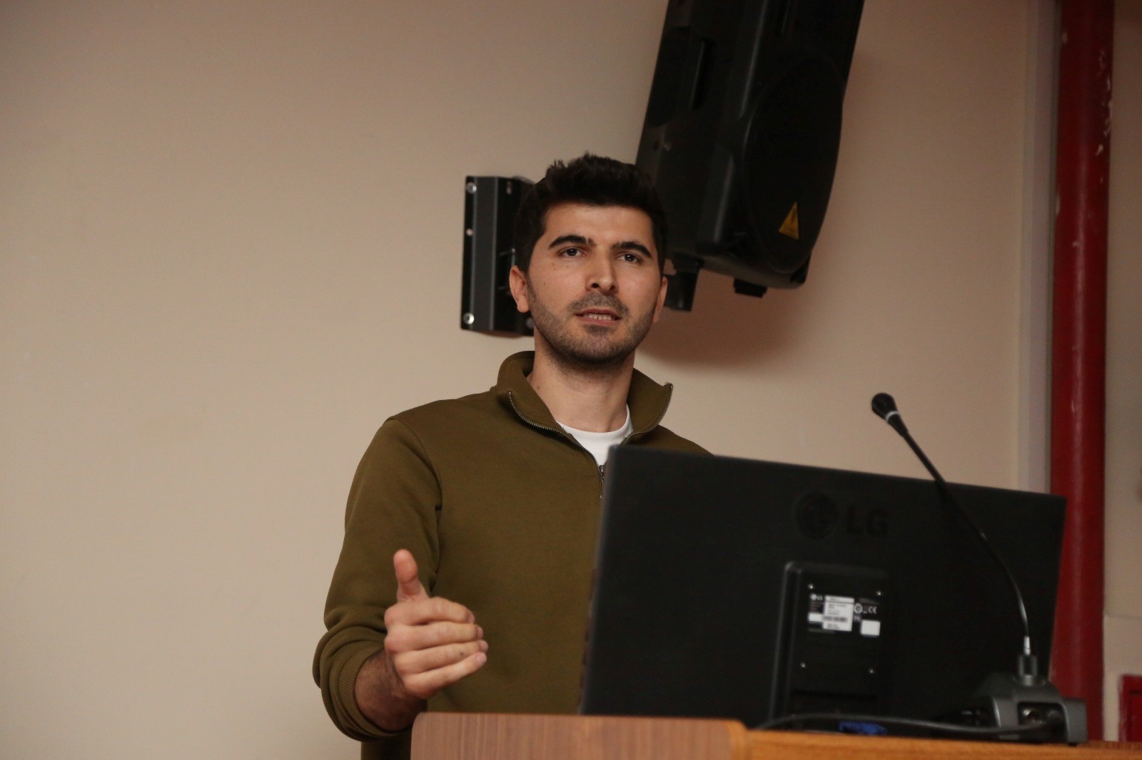 İletişim Fakültesi Öğrencilerine Kütüphane Bilgilendirme Toplantısı Düzenlendi